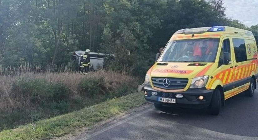 Ketten is megsérültek a 6-oson történt balesetben