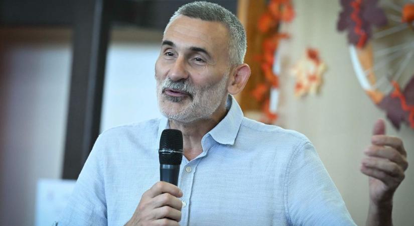Pál Feri atya előadásához nem volt elég az ülőhely Szihalmon  fotók