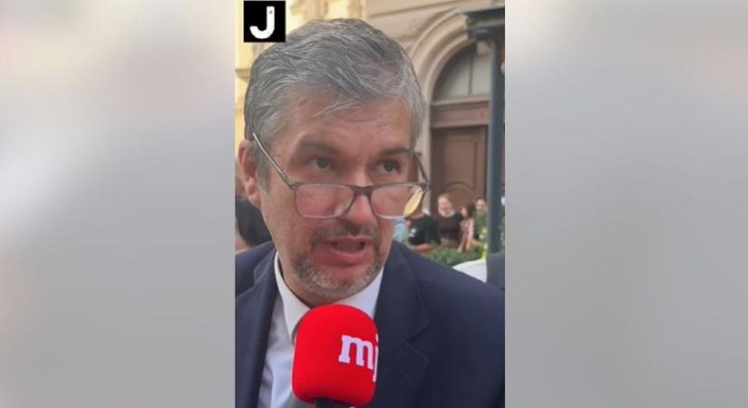Döbbenet: Hadházy szerint „jogosak az úr indulatai”, aki „8 mm-essel oldaná” meg a Fideszt