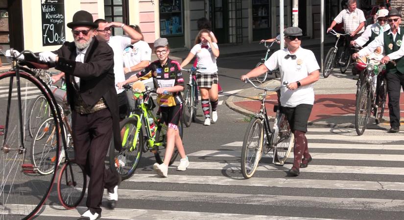Oldtimer kerékpárosok lepték el Kanizsát az elmúlt hétvégén