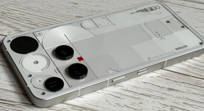 Megéri lecserélni a Nothing Phone (1) és (2) készülékeket