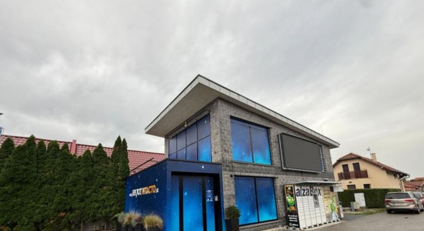 Bohócmaszkos férfi rabolt ki egy játéktermet