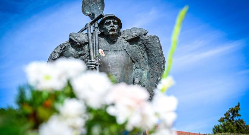Főhajtás a kubikosok nélkülözhetetlen munkája és ereje előtt
