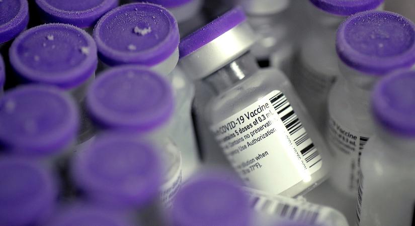 Itt a bejelentés: új Covid-variáns terjed, rájuk lehet különösen veszélyes és ezek a tünetek