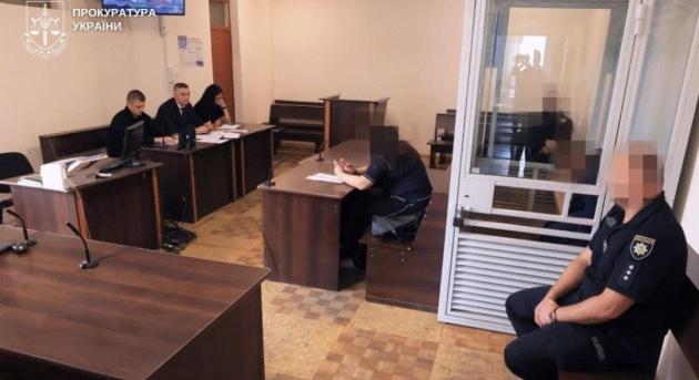 Hmeljnickij megyében két férfit tartóztattak le egy kiskorú lány megerőszakolása miatt