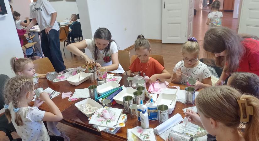 Tiszapéterfalván szervezett tánc- és kézművesklubot a KMNE