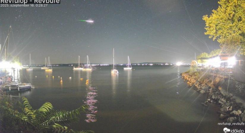 Zölden izzó tűzgömb volt látható a Balaton felett (idokep.hu)