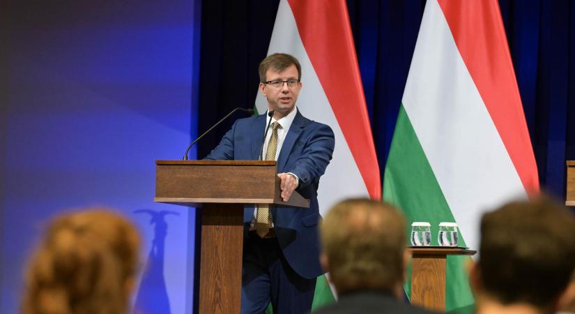 Bóka János: Az Európai Bizottság elnöke hadigazdálkodást készít elő