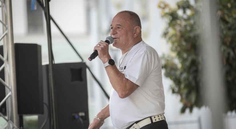 Nem semmi, Nagy Feró milyen címmel ír dalt Azariah-ról