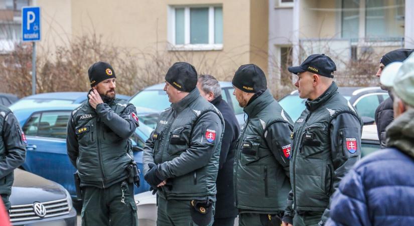 Fizetésemelést követelnek, az utcára vonulnak a rendőrök