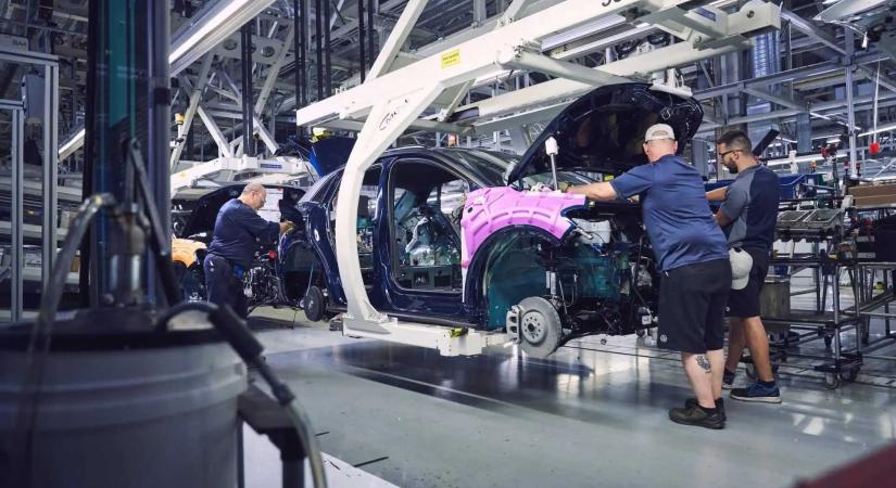 Késik az elektromos Volkswagen Golf és T-Roc is