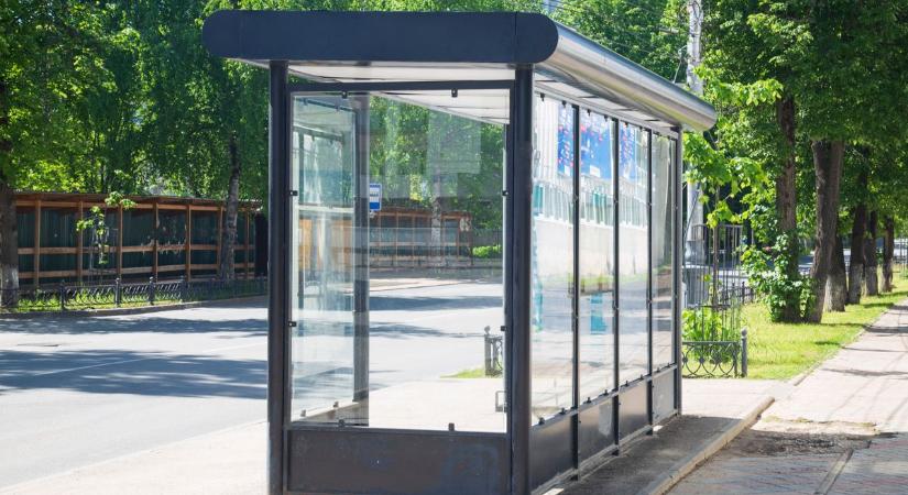 Visszahelyezték a megállókat a Bakay Nándor utcában