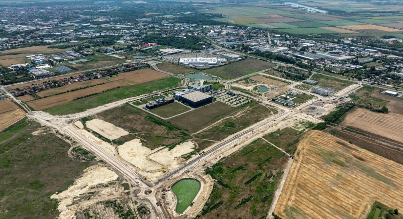 Jövő nyárra elkészülhet az 5-ös főút szegedi bevezetőjének 2x2 sávosra bővítése