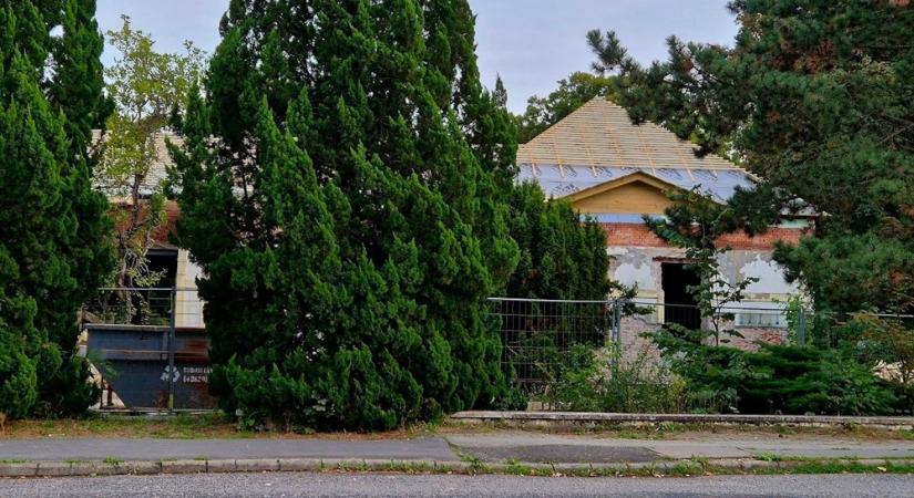 Tető alá került a szombathelyi Brenner-villa