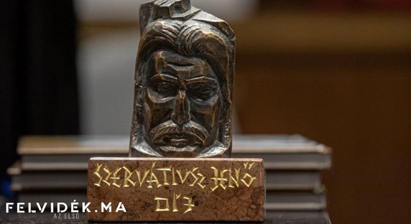 Díjátadás Budapesten a Szervátiusz Szalonban