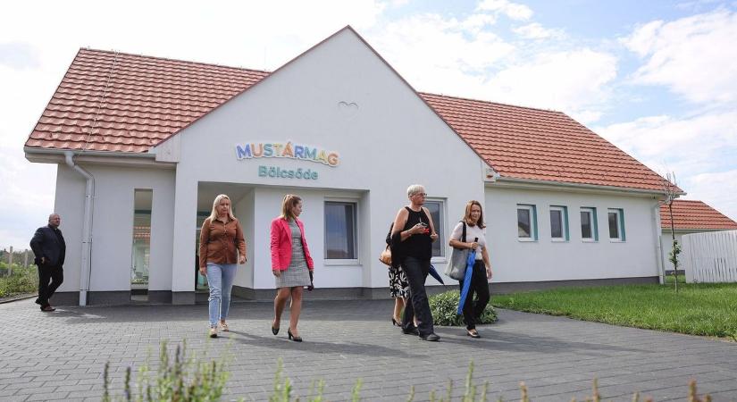 Új intézmény a legkisebbeknek: átadták Heves új bölcsődéjét