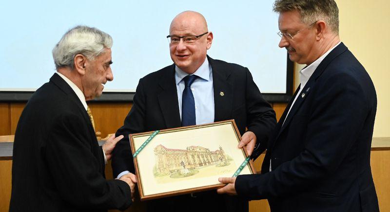 Professzorát köszöntötte a Debreceni Egyetem