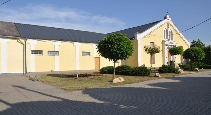 Különleges előadással köszöntik az időseket
