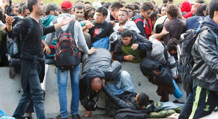 Drámai fotókon a tíz évvel ezelőtti migránsáradat Vas vármegyében