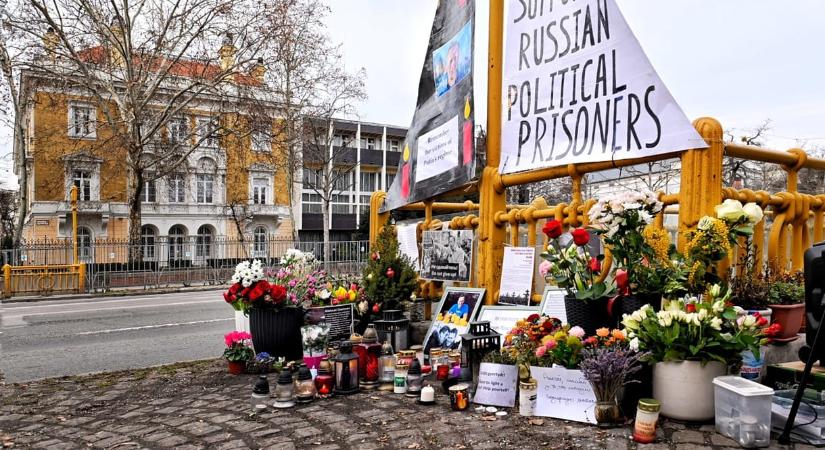 Eltüntették Navalnij budapesti emlékhelyét az orosz nagykövetség elől