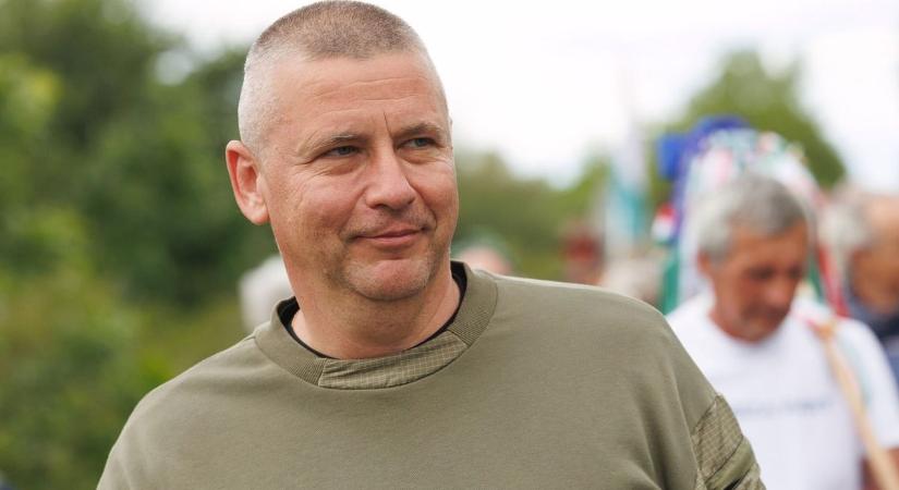 Honvédelmi Minisztérium: Ruszin-Szendi Romulusznak semmilyen jogalapja nincs a fegyverviselésre