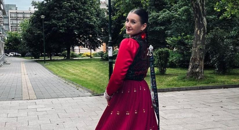 Ő a Szekszárdról indult világjáték arca – Csenge „haza hívja” a fiatalokat