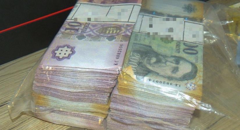 693.700 forint a bruttó átlagkereset – szavazóval