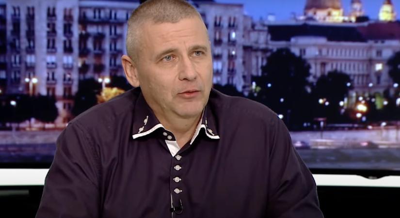Ruszin-Szendi Romulusz azt írta, hogy az őt ért fenyegetések miatt volt nála önvédelmi eszköz