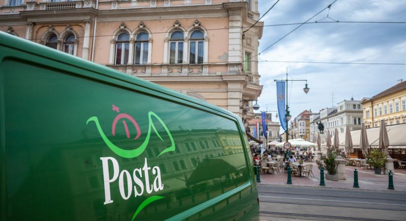Autóból is lehet ügyet intézni egy magyar postán