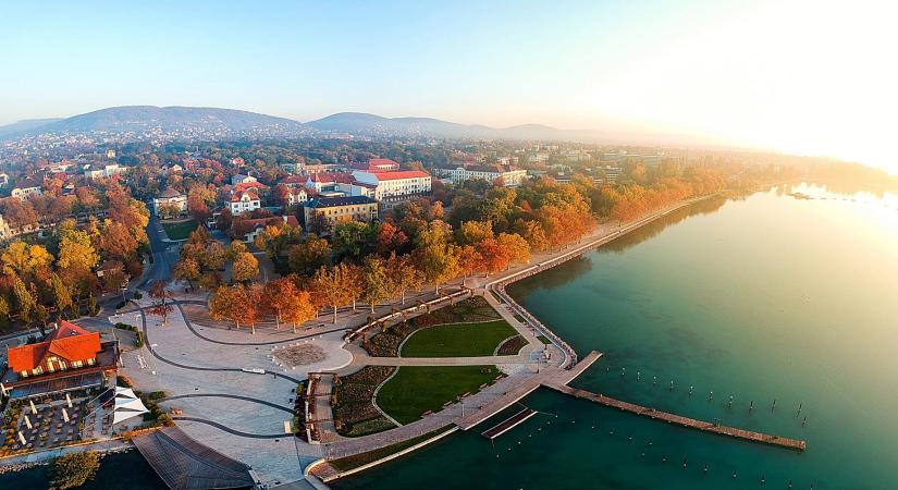 Nekik a Balaton (is) a Riviéra - Kárpáti Iván jegyzete