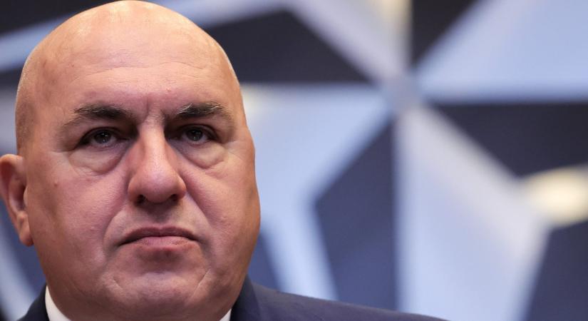 Az olasz védelmi miniszter szerint Olaszország semmilyen katonai támadással szemben nem képes védekezni