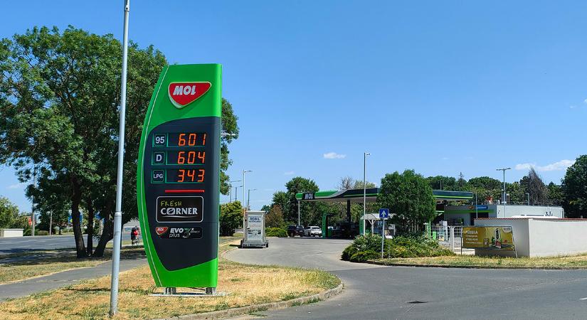 Nem mozdulnak az üzemanyagárak a hét közepén