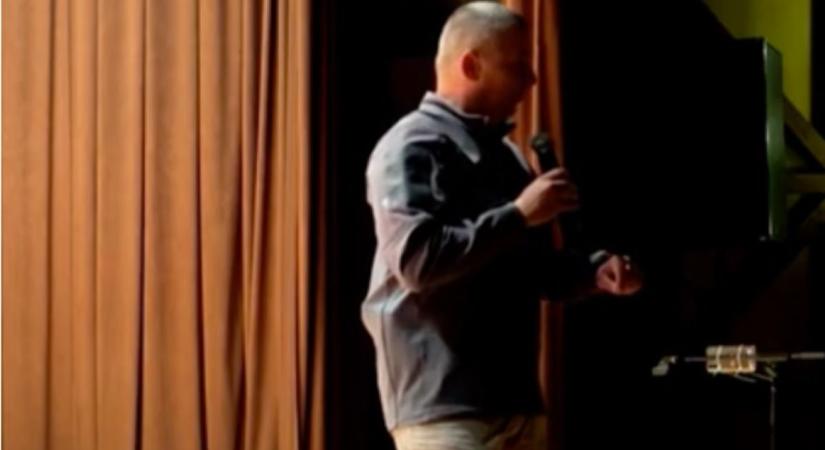 A színjátéknak vége: már Magyar Péter is bevallotta, hogy lőfegyverrel ment a lakossági fórumra Ruszin-Szendi Romulusz (VIDEÓ)