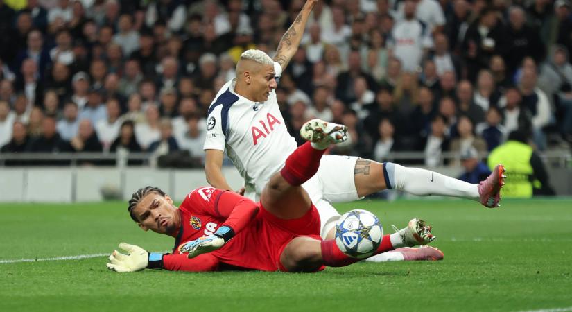 Az év potyája?! Óriási kapushibával szerzett vezetést a Spurs