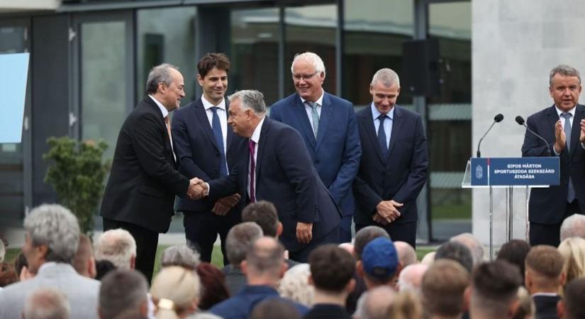 „Szekszárdban van szufla” – Orbán Viktor is büszkén posztolt az új uszodáról
