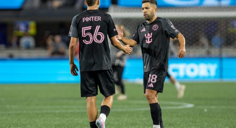Messi oldalán debütált a magyar fiatal, akit a Barca egykori sztárjai láttak el tanácsokkal