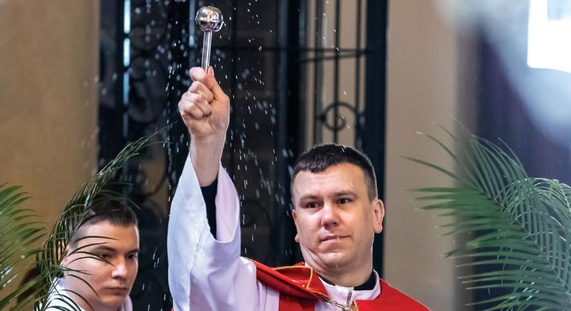 Minden felirat, interaktív érintőképernyő és egyéb elérhető legyen magyarul is! – Tele templom, tele szív Pozsonyban