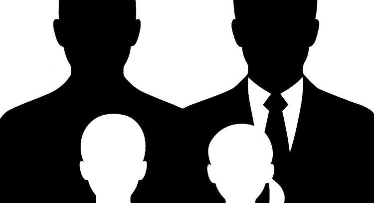 NYOMTASS TE IS! – Ki lehet a két pedofil politikus?