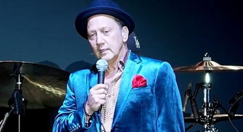 Charlie Kirk tragédiája: félbeszakadt az előadás, szívszaggató üzenetet küldött a legendás Rob Schneider (VIDEÓ)
