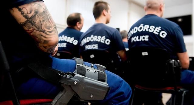 Lebukott a férfi, aki rendőrjelmezben intézkedett – előállították