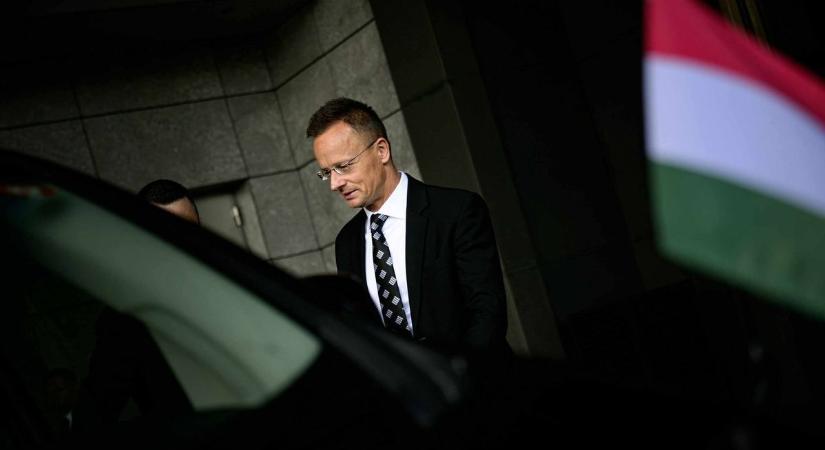 Szijjártó Péter lecsapta a magas labdát: Mindegyikük, egytől egyig elégedett a magyarországi körülményekkel