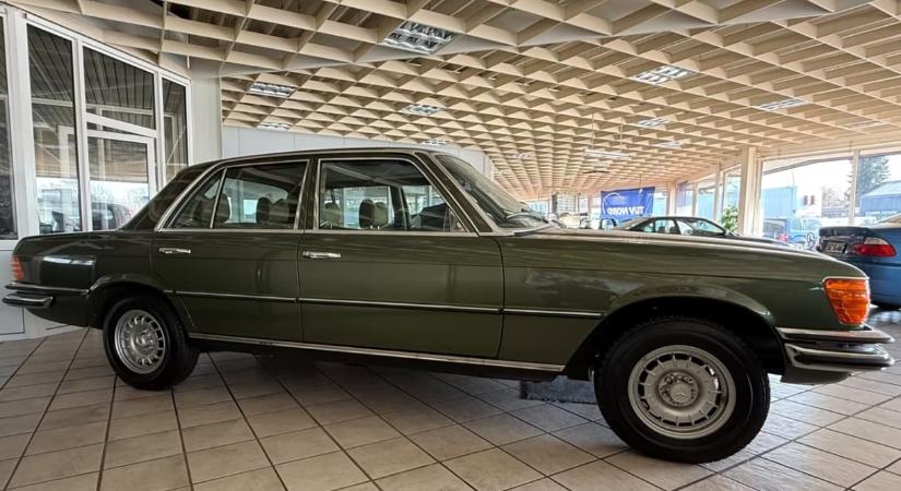 Hihetetlen, de egy szinte vadonatúj 48 éves Mercedes S-osztály vár új gazdára