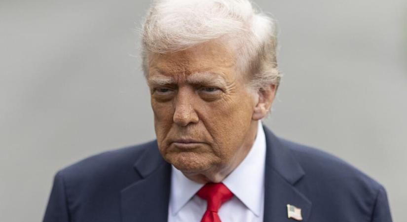 Donald Trump csendre intette az újságírót, aki a vagyonosodásáról kérdezte