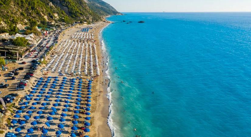 Porig égett és elsüllyedt egy turistahajó a magyarok kedvenc görög szigeténél