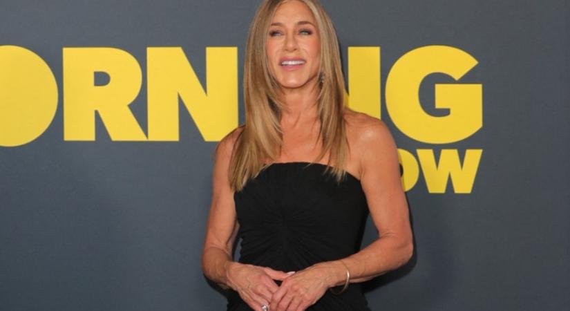Ne a konyhaasztal legyen a társalgó! Jennifer Aniston gyönyörű, beszélgetős nappalijának titka