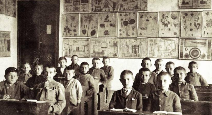 Mire használták a palatáblát? 7 kérdéses kvíz a régi iskolai szavakból