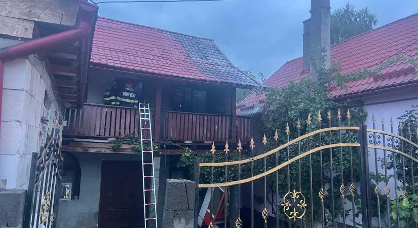 Maros megye: tűz ütött ki egy szászrégeni lakóházban