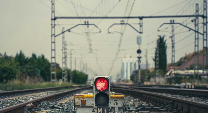 Halálos áramütés ért egy fiatalembert a vasútállomáson