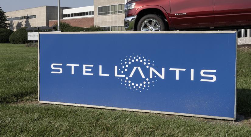 164 ezer autót hív vissza a Stellantis