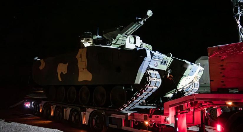 Vadonatúj harcjármű érkezett a honvédséghez